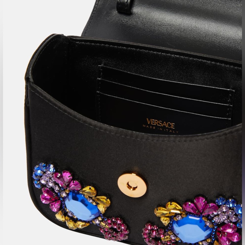 Versace bag comes with tags and dust bag - Picture 8 of 10